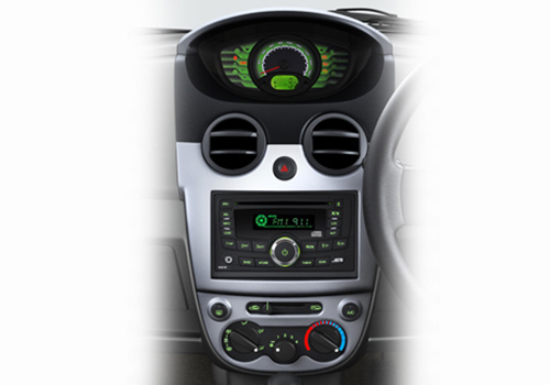 chevrolet-spark-central-console-055.jpg